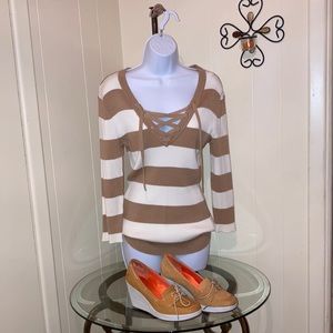 Beige and eggshells tie up sweater